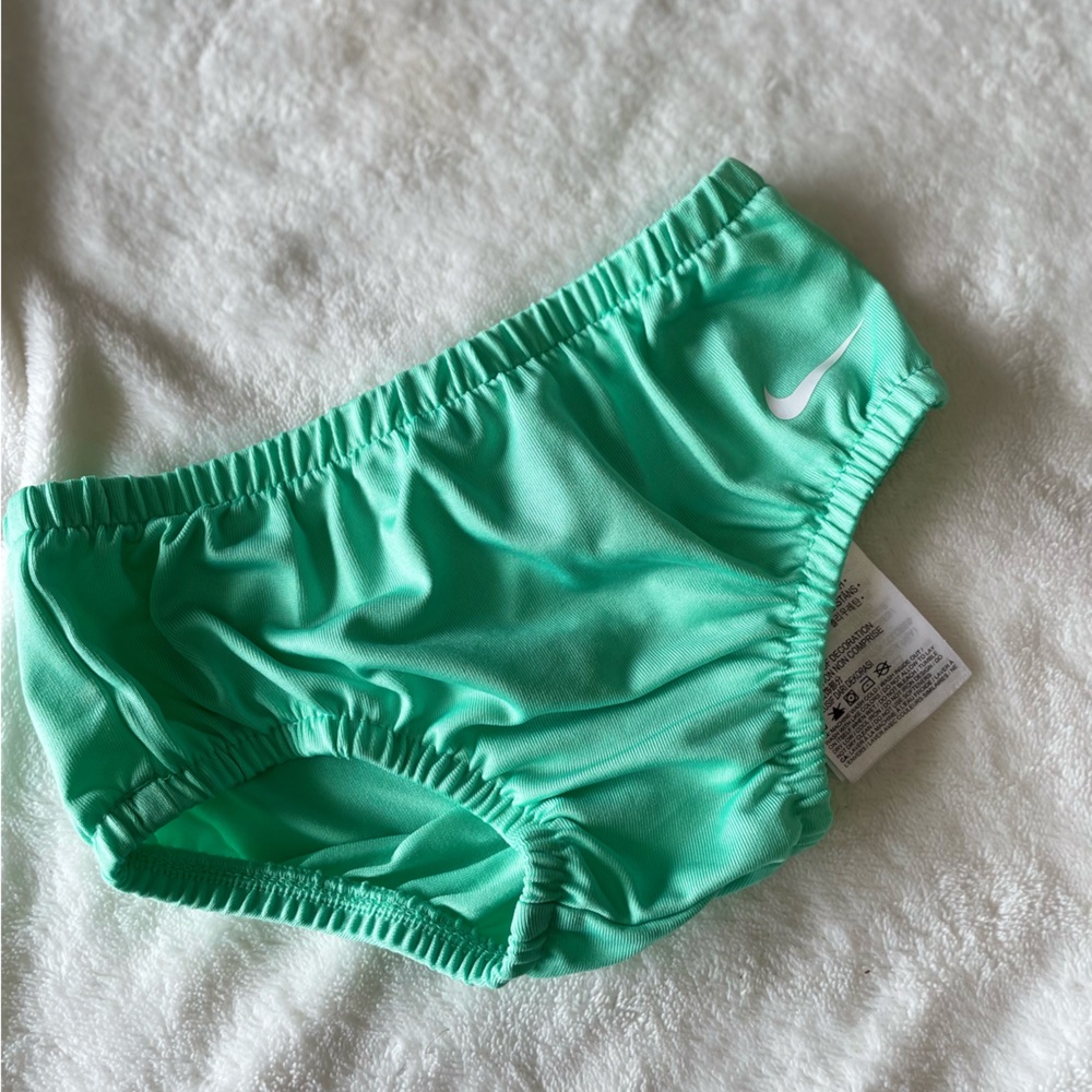 Nike girls swim diaper cover